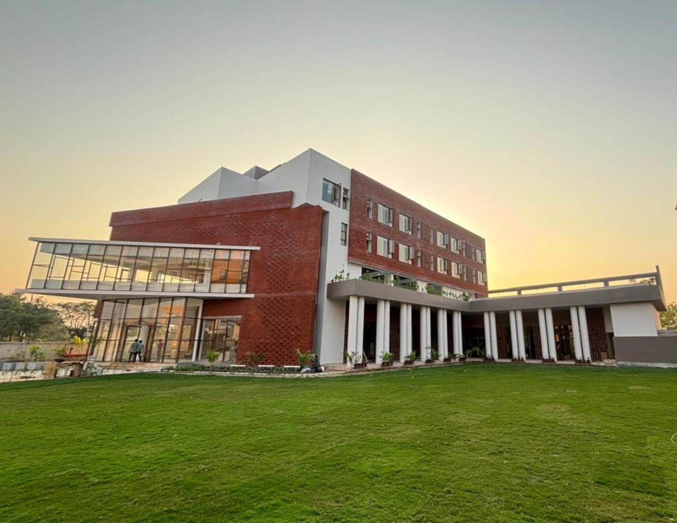 The Pearl Club Resort Shānti Niketan Zewnętrze zdjęcie